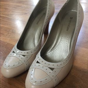 Sleek Tan Naturalizer heels - New & Comfy!